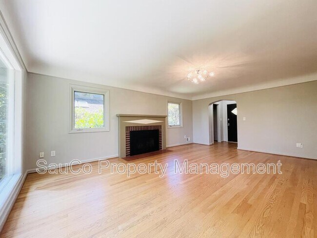 Photo - 5237 SW Burton Dr