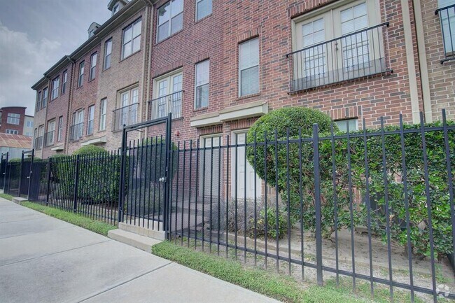 Building Photo - 1913 Gillette St Unit E Rental