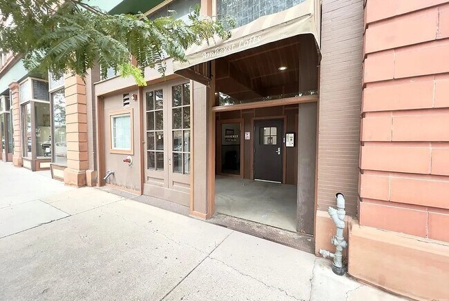 Photo - 211 W 2nd St Unidad 208