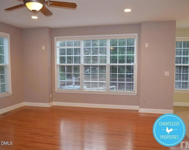 Photo - 200 Elmhaven Way