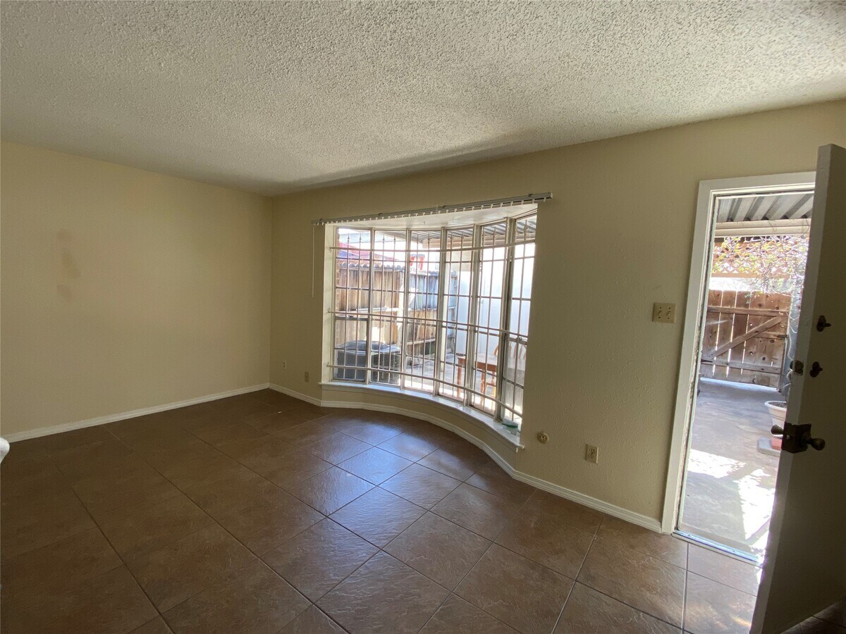 Photo - 8470 Leawood Blvd