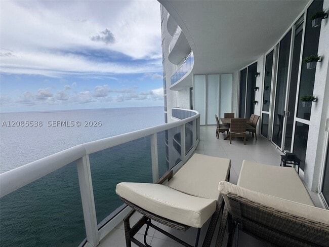 Building Photo - 15901 Collins Ave Unit 3403