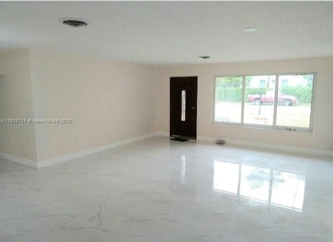 Photo - 900 NE 154th St