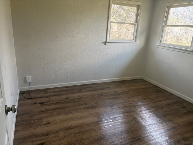 Building Photo - 1707 NW Lindy Ave