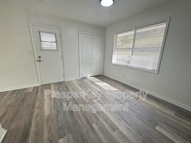 Photo - 5730 Teresa St