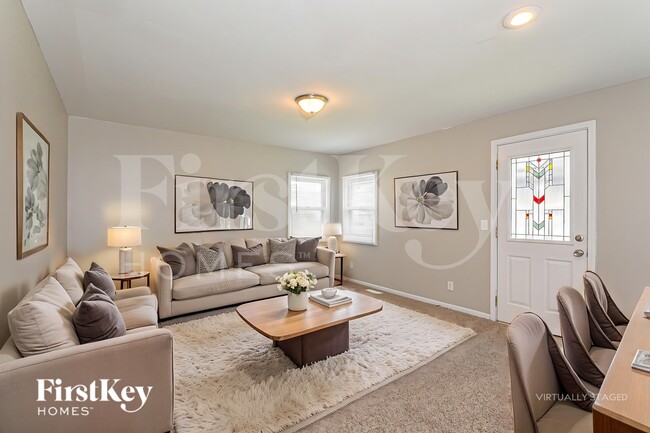 Photo - 611 W Oakwood Dr