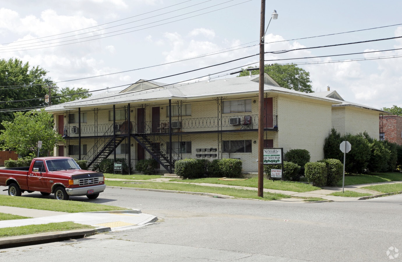 Photo - Mercedes Apartments