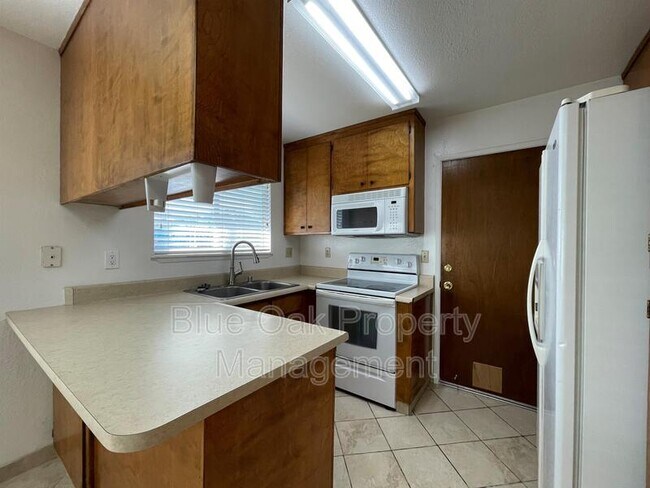 Photo - 100 W Tonea Way