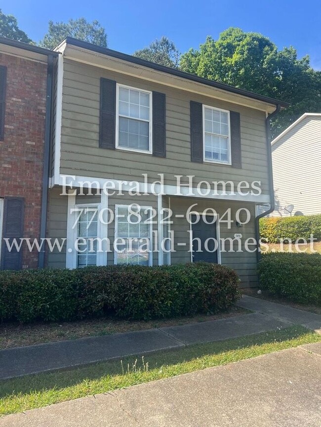 Building Photo - Beautiful 2 bedroom 2.5 bath townhome in Snellville!