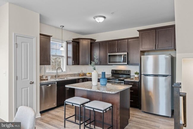 Photo - 2027 Ter Vw Ln