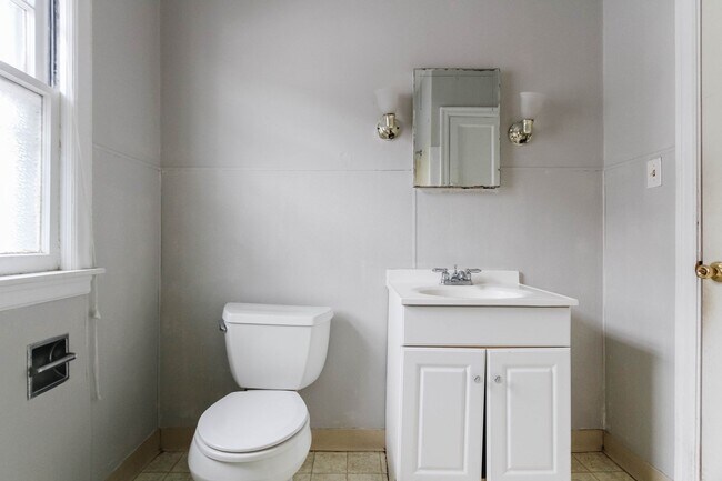 Photo - PRELEASING for AUGUST! Close to Campus: In... Unit 1522