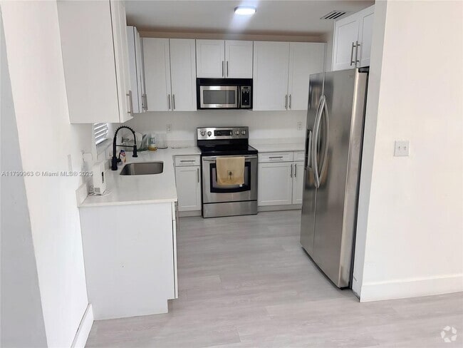 Building Photo - 3361 NW 5th Pl Rental