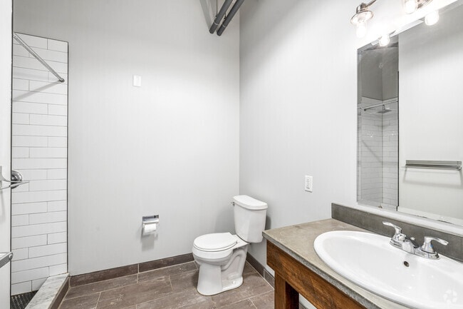 2BR, 1.5BA - 1,500SF - Bathroom