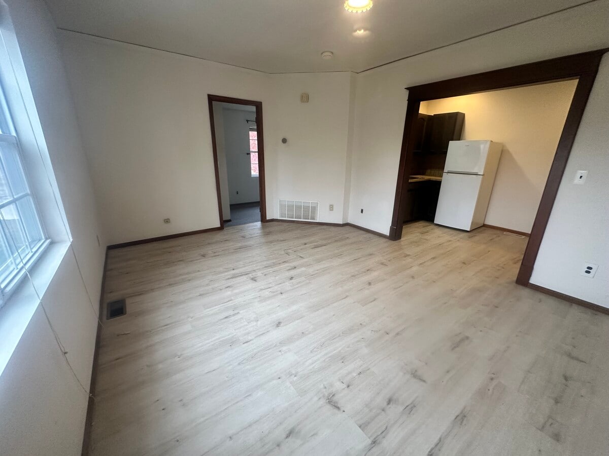 Photo - 1747 E 2nd St Unidad 1