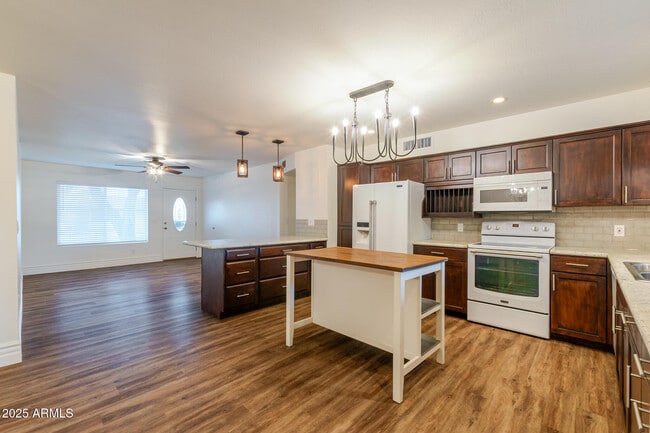 Photo - 3521 W Detroit St