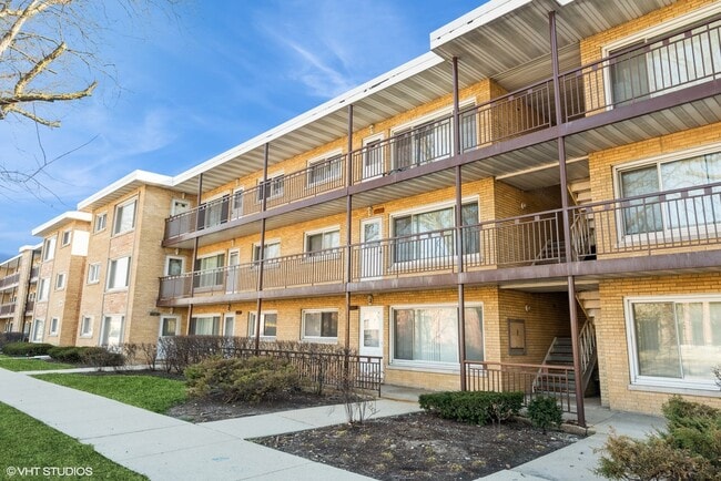 Building Photo - 4907 N Harlem Ave Unit 1 Rental