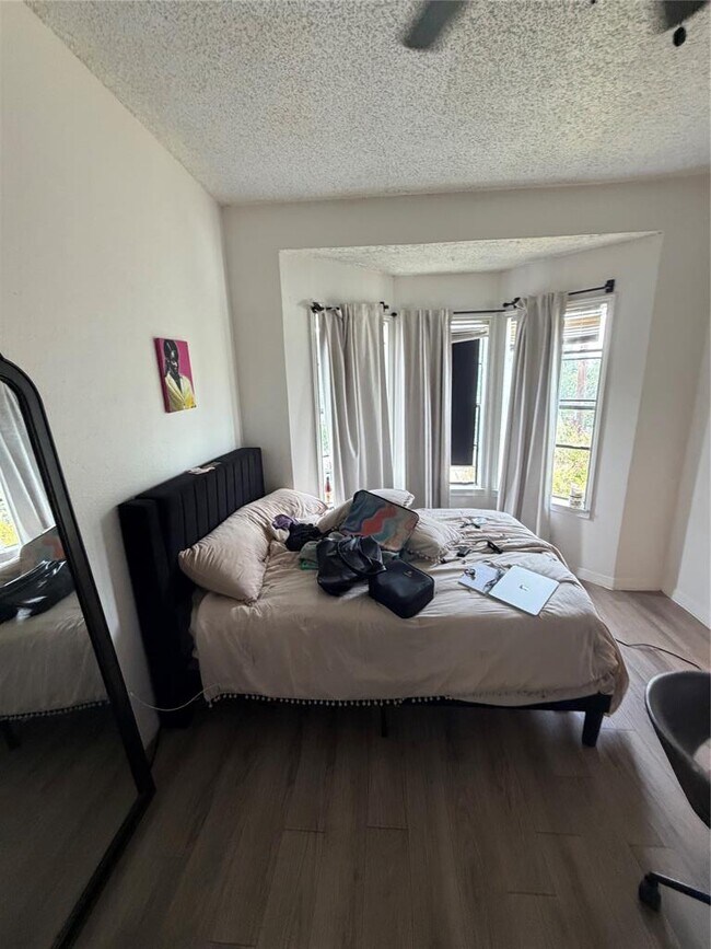 Photo - 915 W 23rd St Unit 212