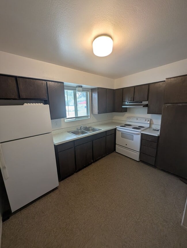 Photo - 4 Plex - 2 Bedroom Unit and 1 Bath for Rent.