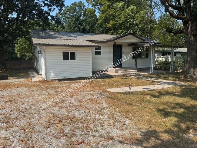 Building Photo - Charming 3 bed, 2 bath off Hwy 5 South Rental