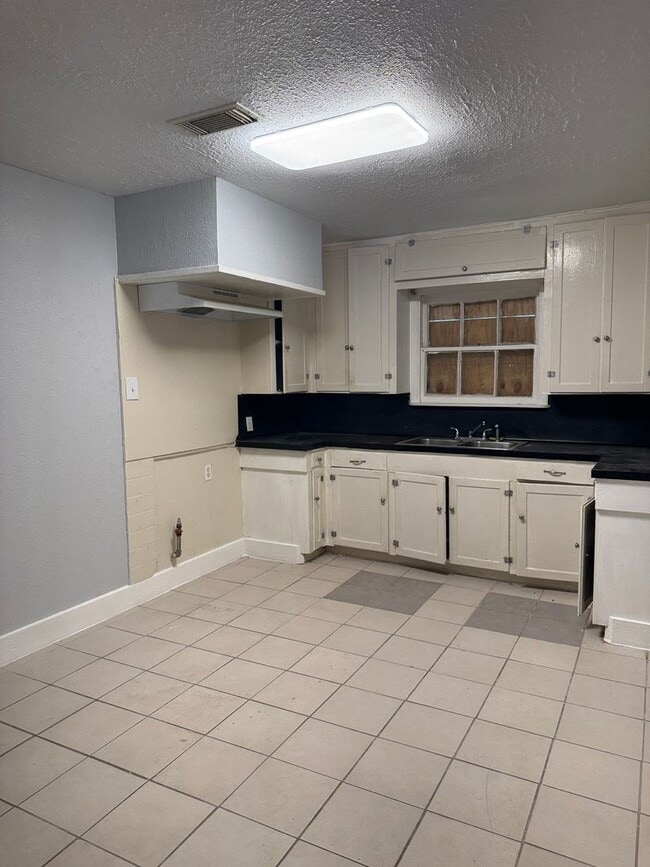 Building Photo - 5042 Ventura Ln Rental