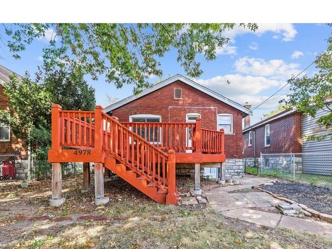 Building Photo - Comfortable Living in the Heart of South St. Louis