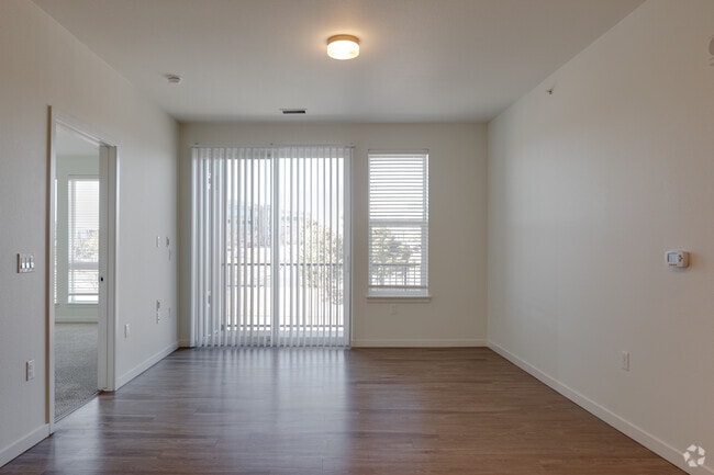 2HAB, 2BA - 973ft²