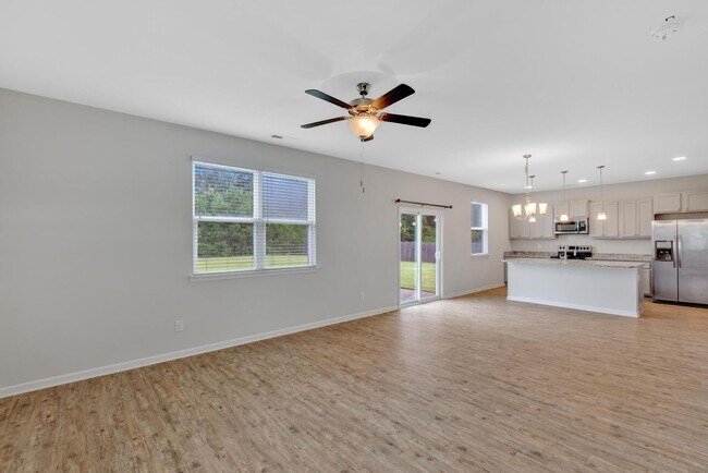 Photo - Move in special of $500 off 1st months ren... House