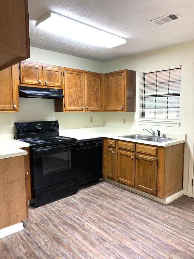 Photo - 3 Bed/1.5 Bath Near Fox Meadow Schools!