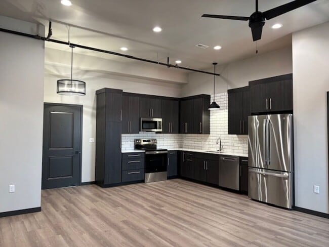 Building Photo - 407 W Norfolk Ave Unit 305