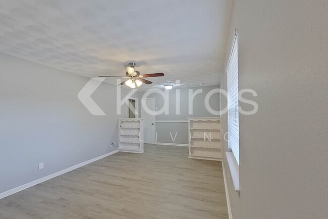 325 W Pleasant Run Rd
