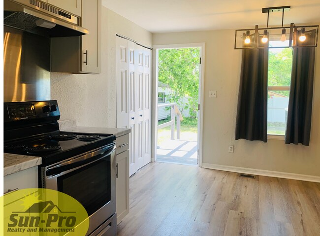 Photo - 212 Mullally St