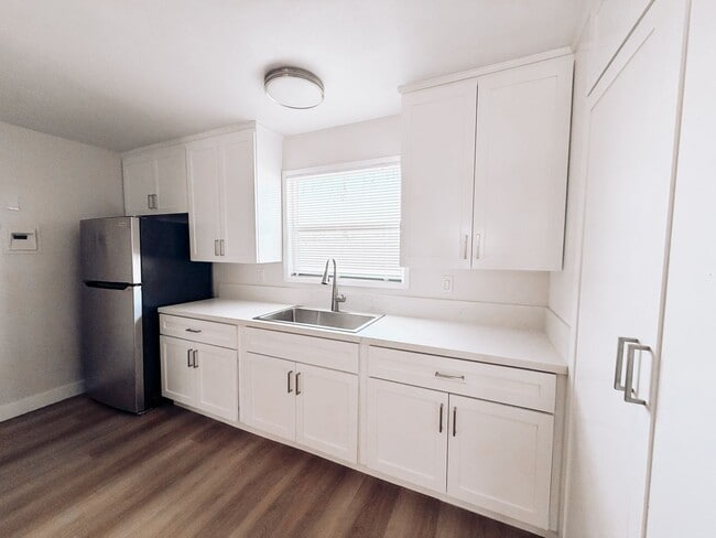 Building Photo - 2016 E Commonwealth Ave Unit A
