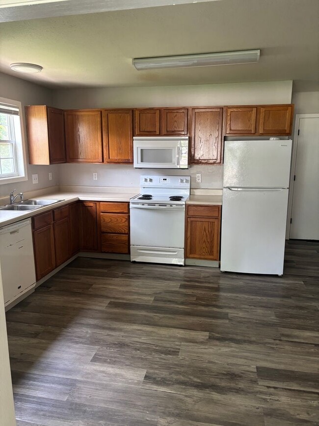 Building Photo - 2650 E Oakbrook Dr Unit B Rental