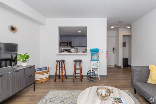 1BR, 1BA - 538SF Living Room