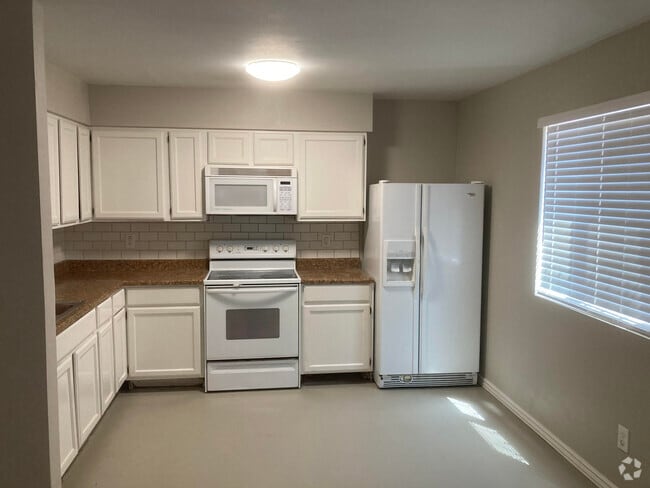 Building Photo - 2723 e southgate ave Unit 102 Rental