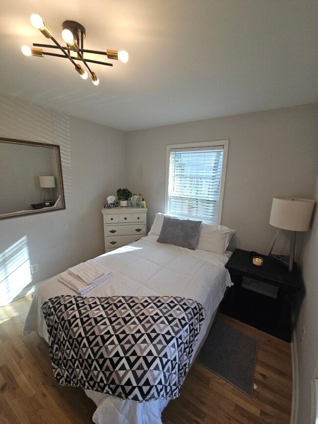 Photo - 904 Smith St SW