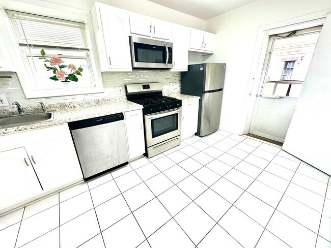 247 Clendenny Ave Unidad 1 (DUPLEX)