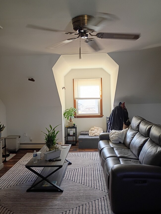 Photo - 186 Madison St