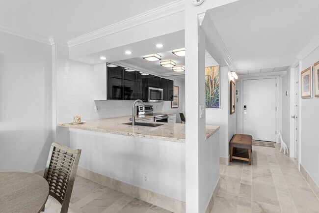 Photo - 14 Royal Palm Way Unidad 5010