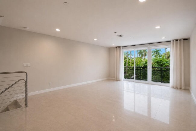 Photo - 832 NE 19th Ave