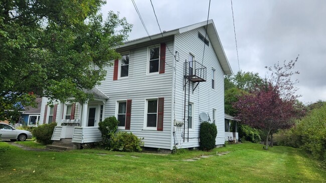 Building Photo - 298 Benedict Rd Unit 3