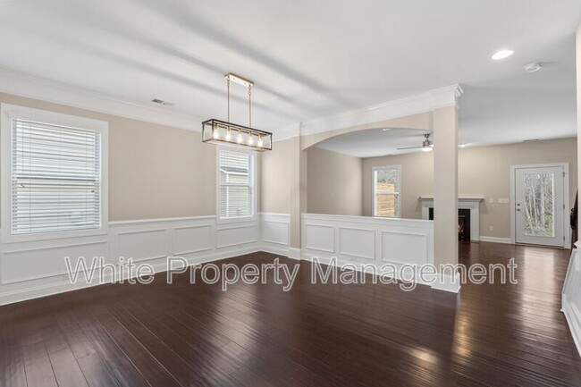 Photo - 541 Daventry Ct