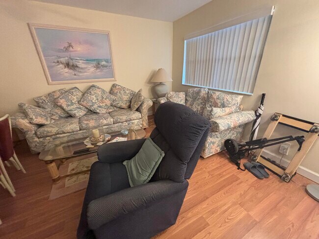 Photo - 596 Saxony M Unit 596