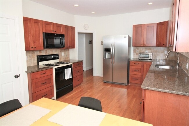 Photo - 16 Playstead Rd Unit 2