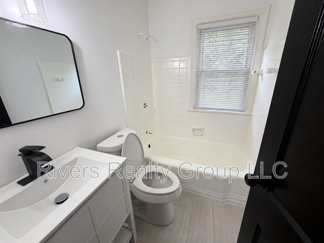 Photo - 18421 Shaftsbury Ave