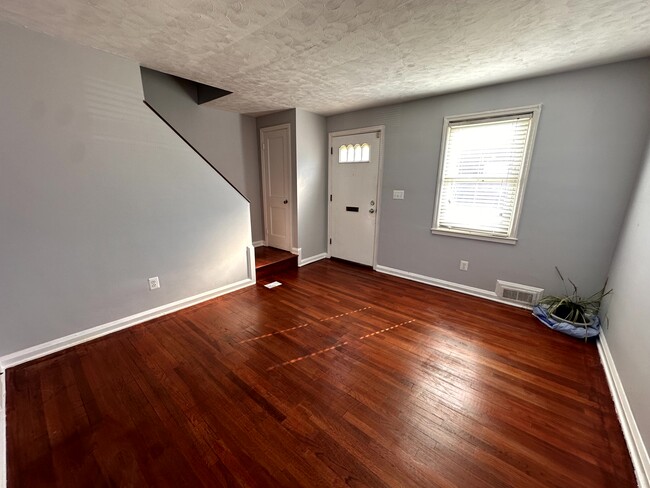 Photo - 1008 Tunbridge Rd