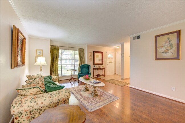 Photo - 824 Wax Myrtle Ln