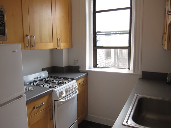 Building Photo - 15 Park Unit 28