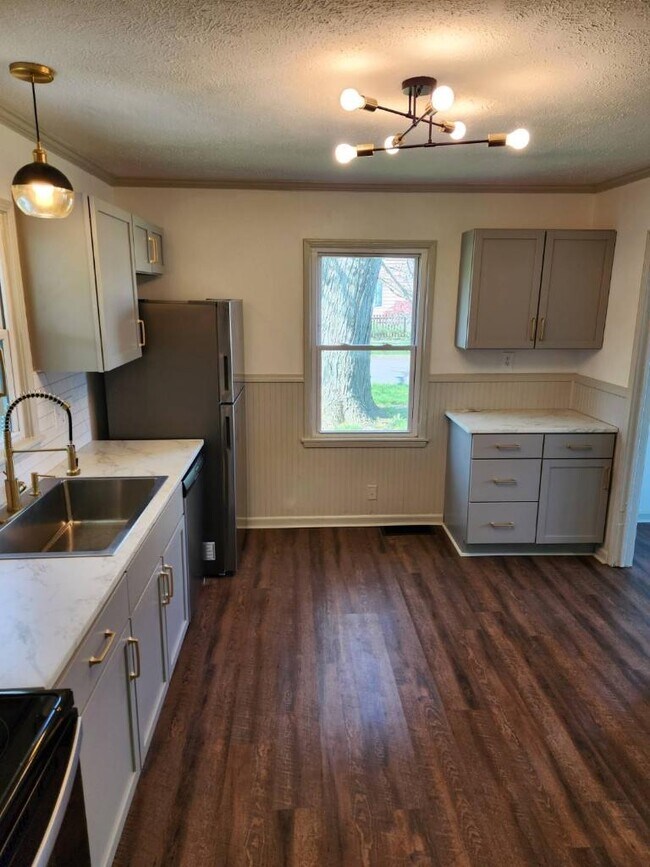 Photo - 1820 Woodman Dr