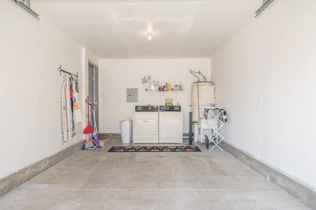 Photo - 563 Primrose Dr